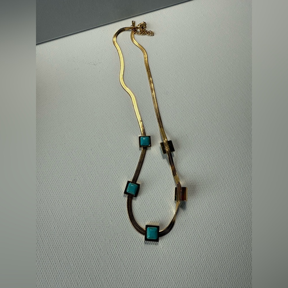Turquoise Snake Chain Necklace
18K Gold plated Stainless Steel - Picture 8 of 11